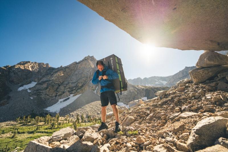 Crash pad leggero ed ergonomico con spallacci