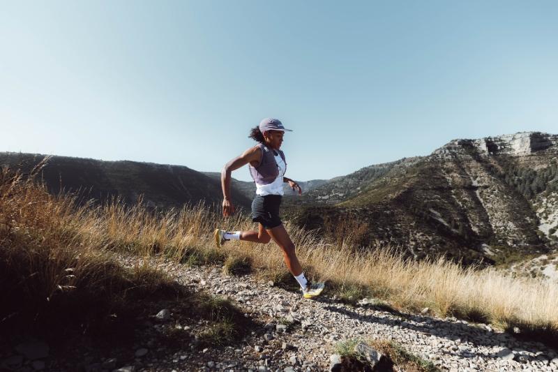 Corsa outdoor con gilet da trail